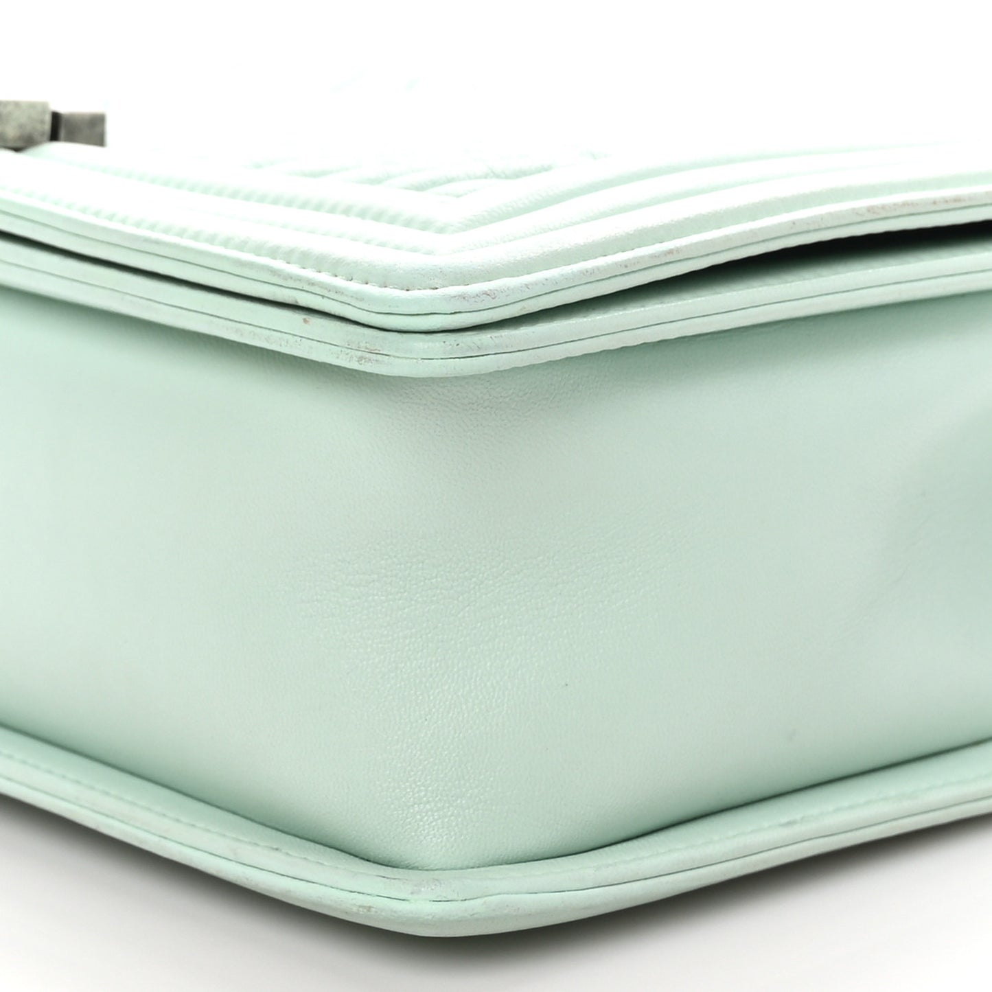 Wrinkled Lambskin Chevron Quilted New Medium Boy Flap Light Green