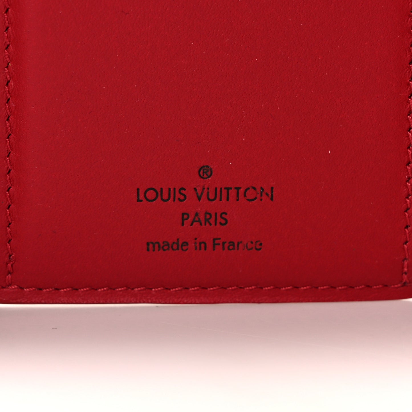 Taurillon Capucines Compact Wallet Rubis