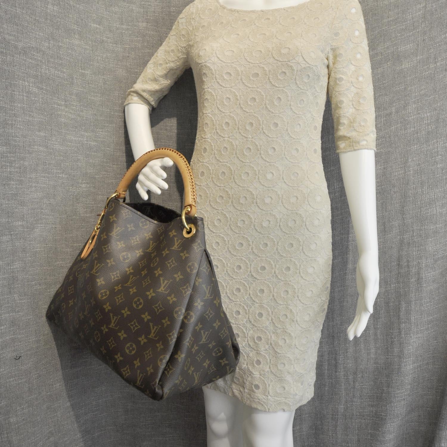 Louis Vuitton Monogram Artsy MM 2 of 8