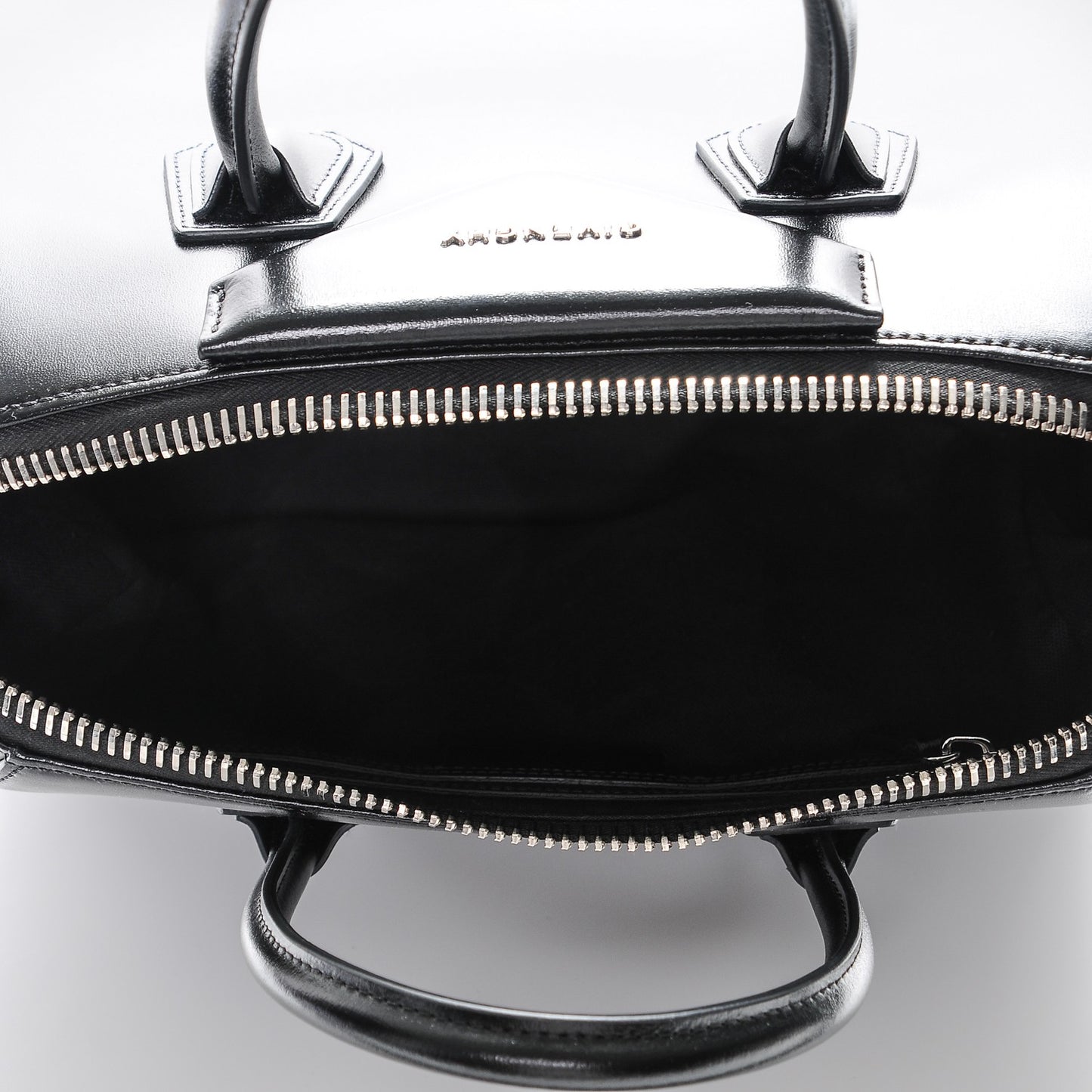 Shiny Lord Calfskin Medium Antigona Black