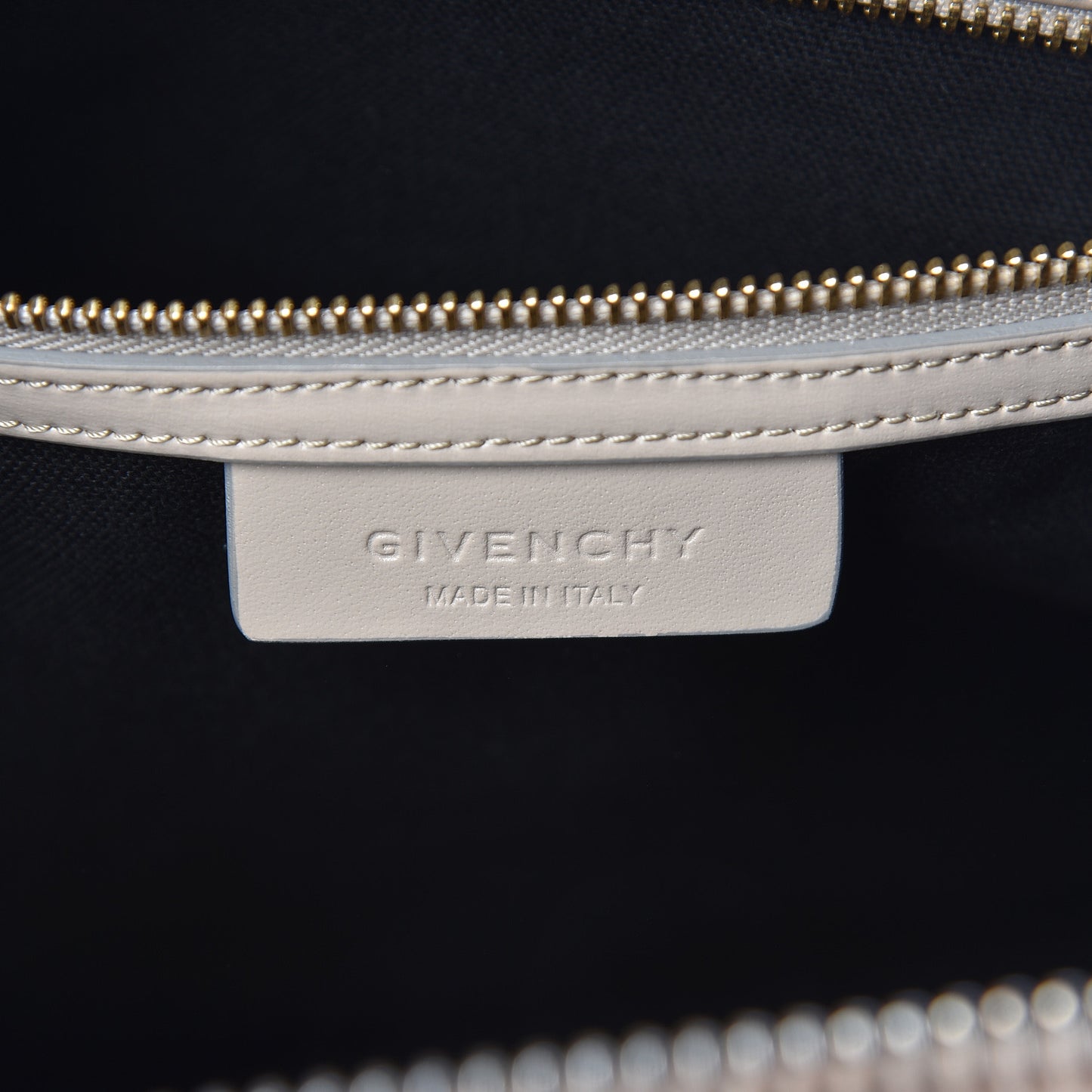 Shiny Lord Calfskin Medium Antigona Sand