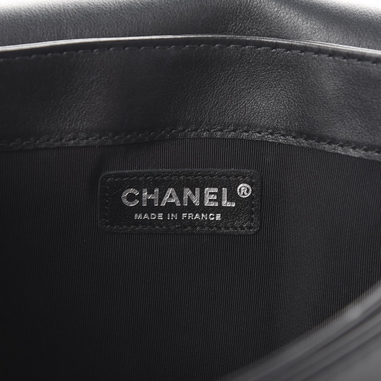 Calfskin Enchained Medium Boy Flap Black