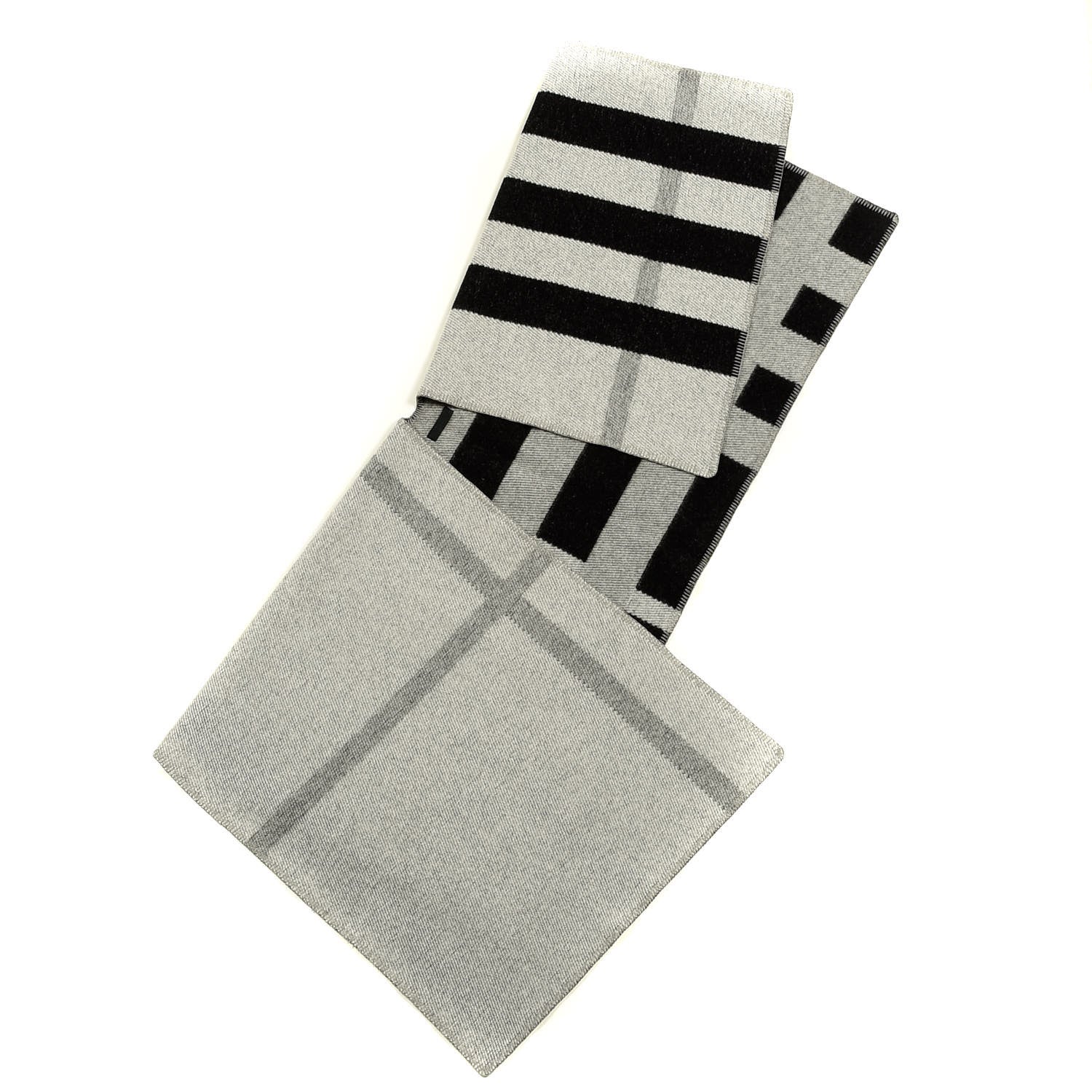 Burberry Wool Cashmere Mega Check Cape Scarf Scarf Grey 4 of 4