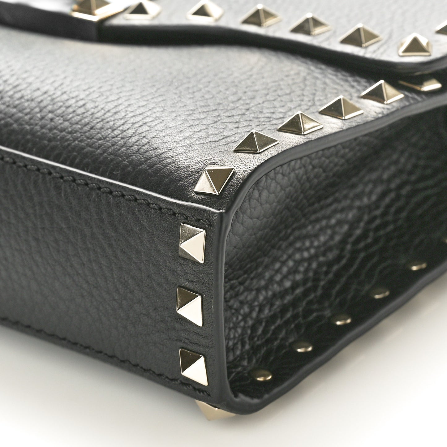 Pebbled Calfskin Medium Rockstud Flip Lock Crossbody Bag Black