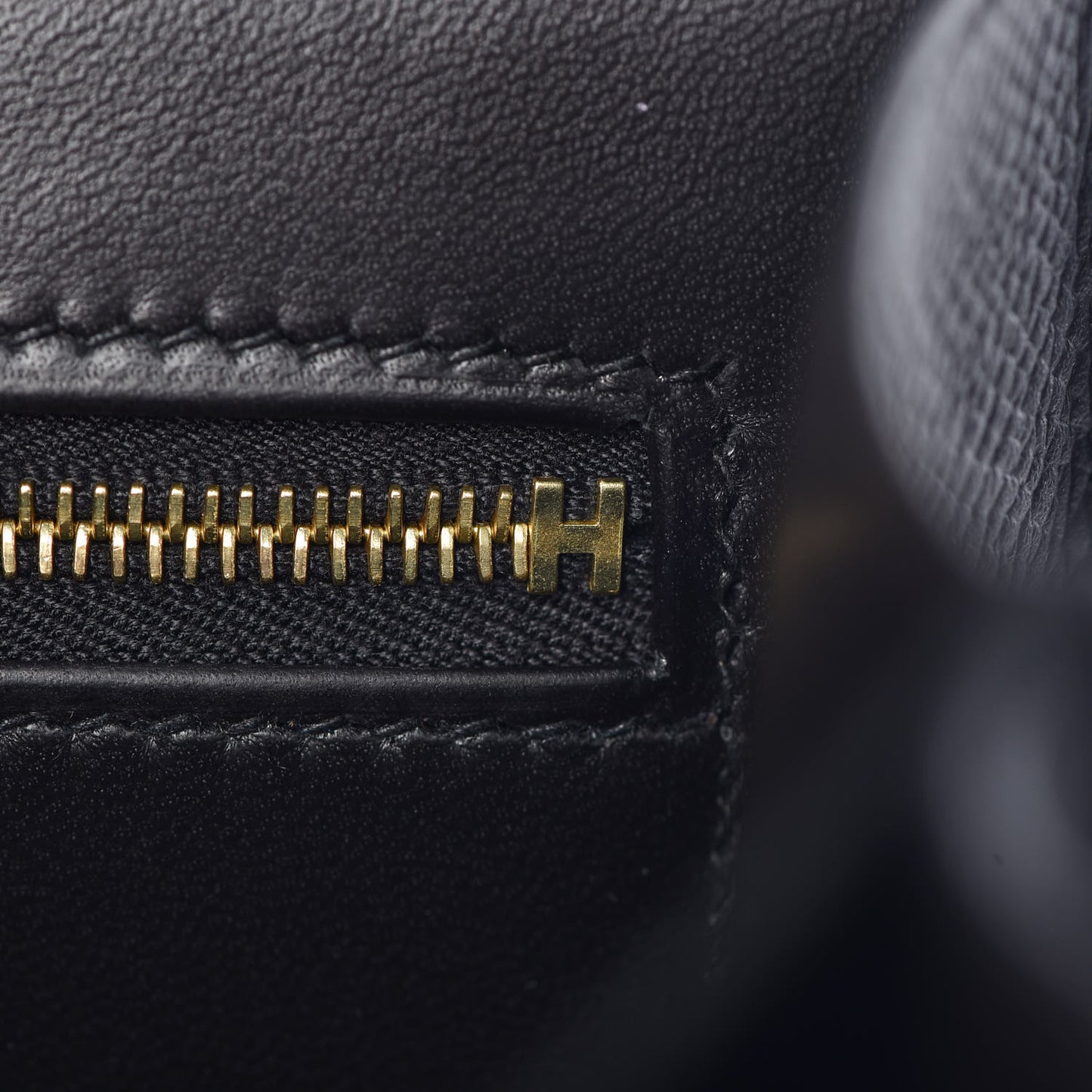 Epsom Constance 24 Black