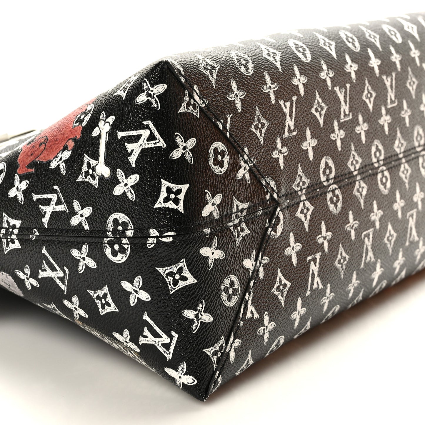 Calfskin Catogram Alma Souple MM Black