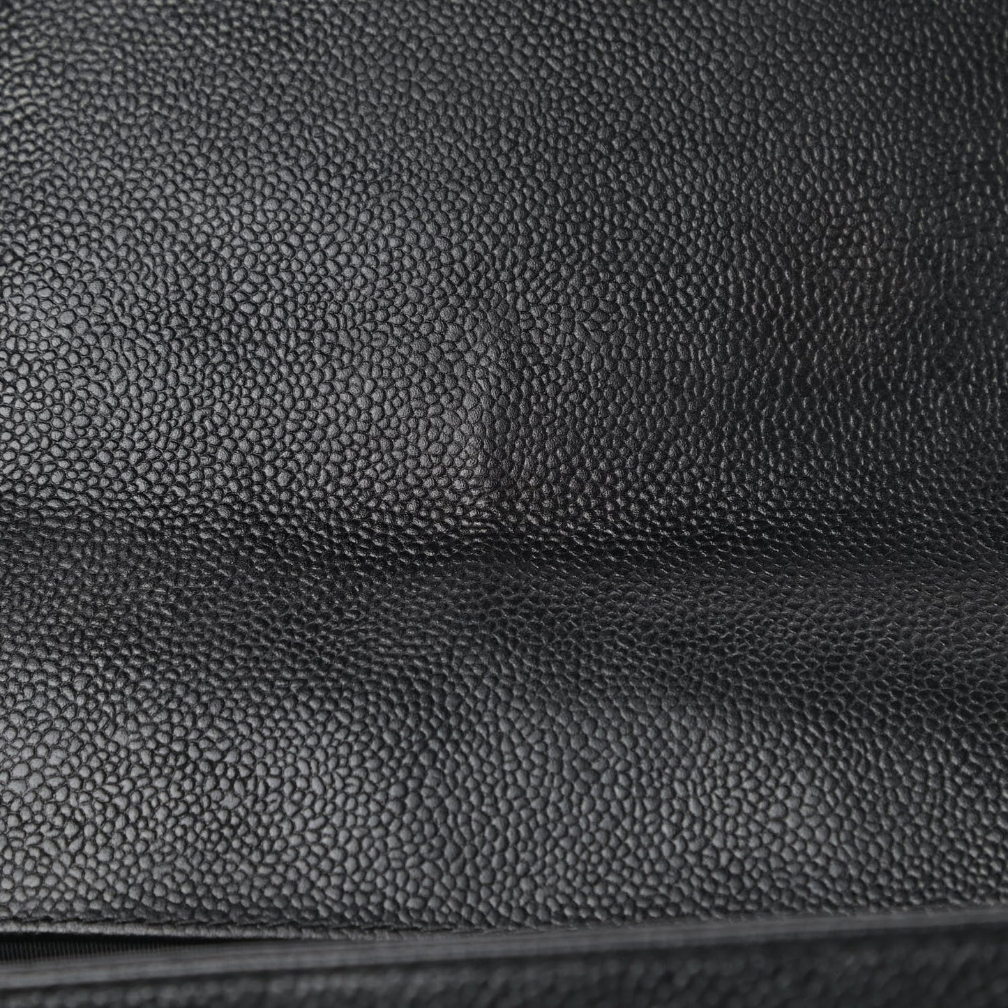Caviar Quilted Medium Boy Flap Black