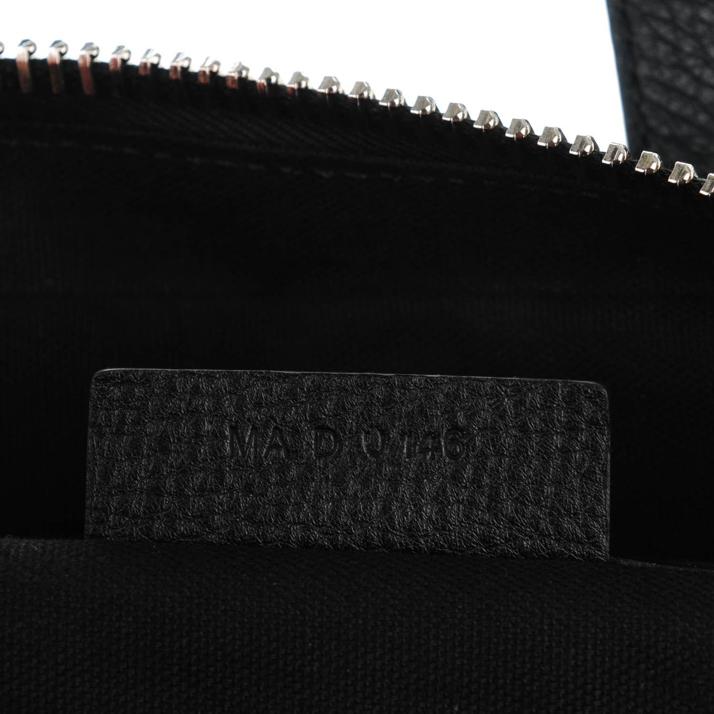 Waxy Grained Calfskin Medium Nightingale Black