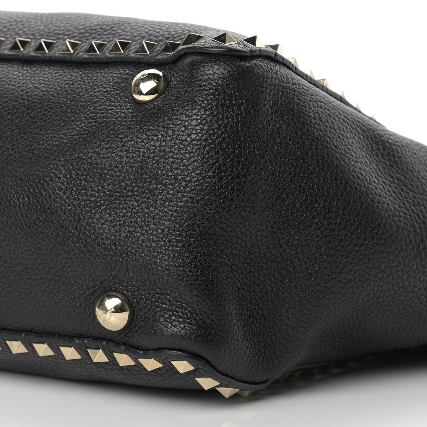 Pebbled Calfskin Medium Rockstud Tote Black