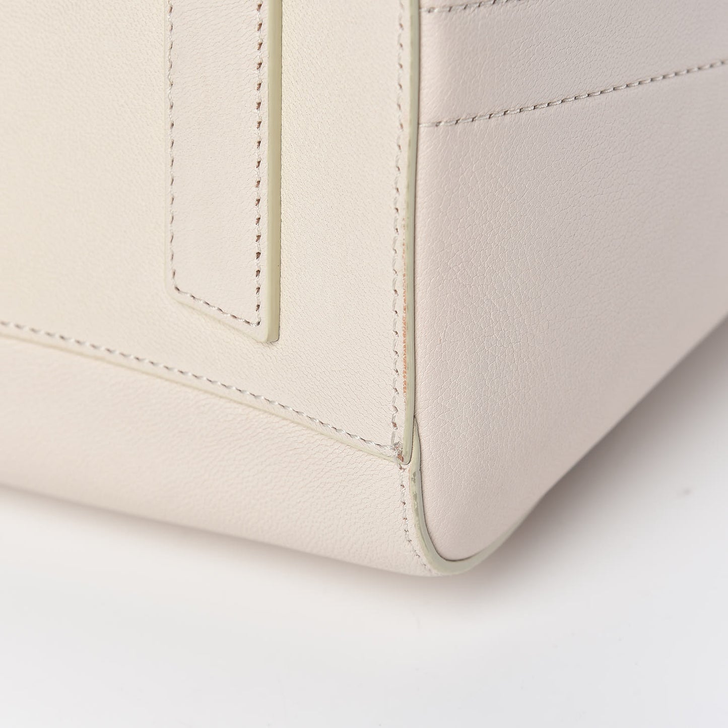 Sugar Goatskin Medium Antigona Ivory