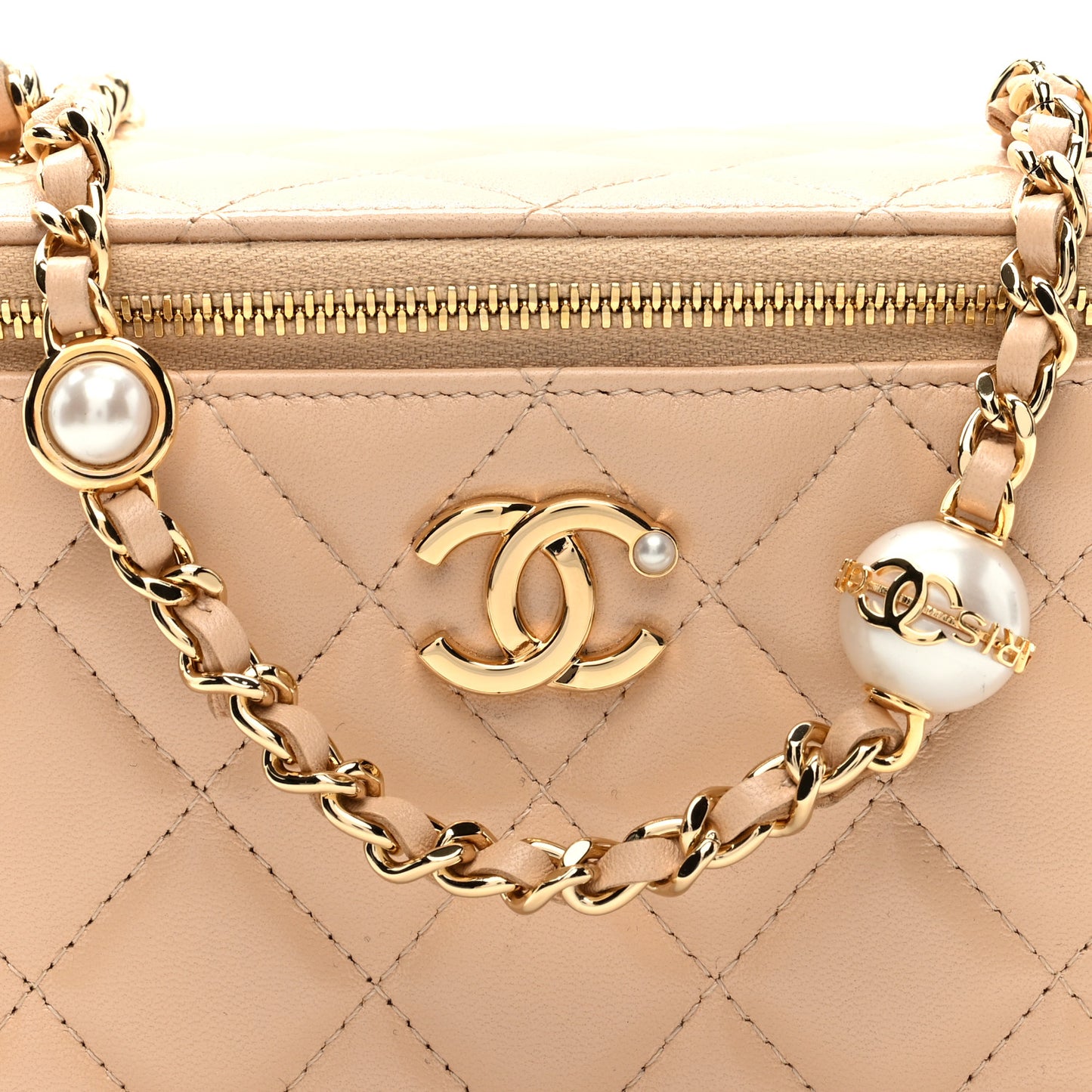 Shiny Lambskin Pearl Quilted Small Vanity Case With Chain Beige