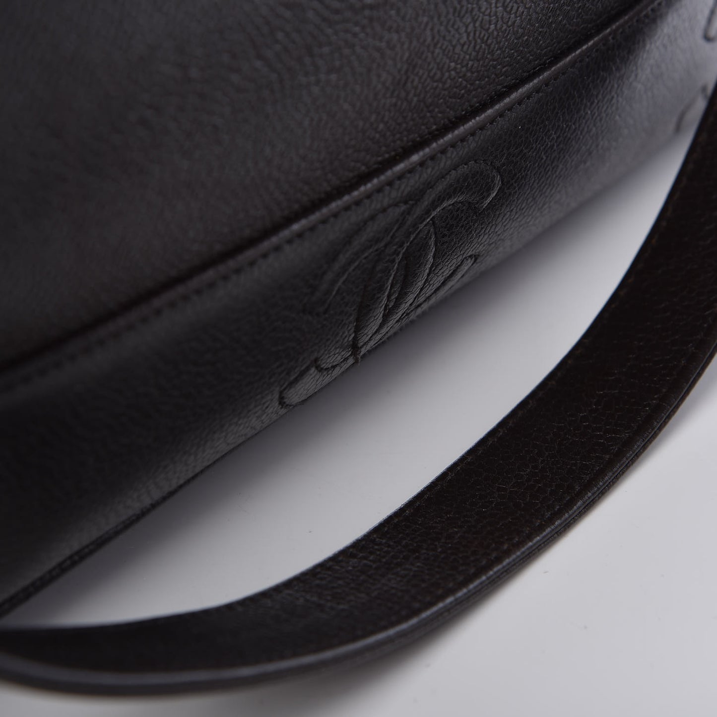 Caviar Shoulder Bag Brown