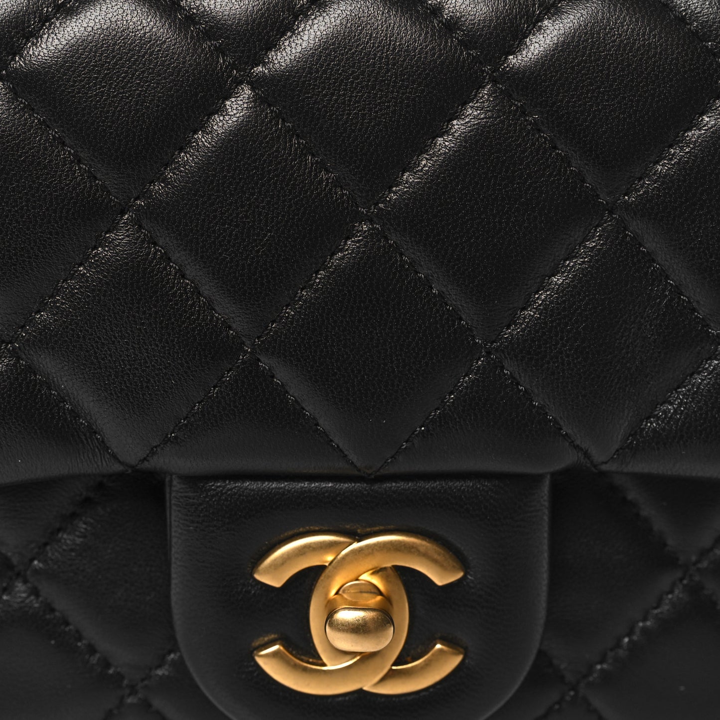 Lambskin Quilted Mini Pearl Crush Flap Black