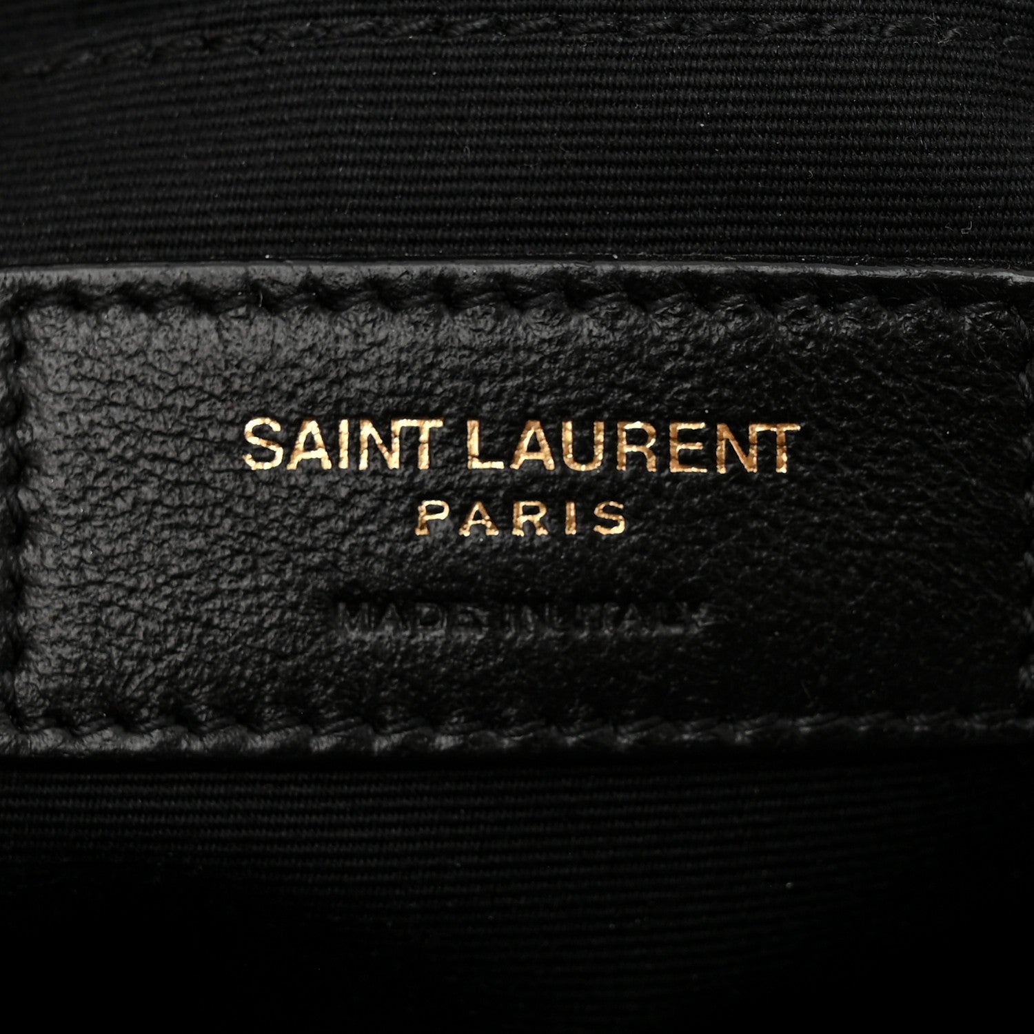 Saint Laurent Grain De Poudre Matelasse Chevron Quilted Round Vinyle Camera Bag Rouge Legion 6 of 10