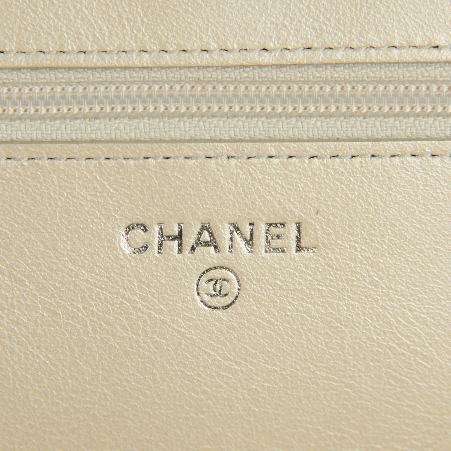 Caviar Sevruga Wallet on Chain WOC Silver