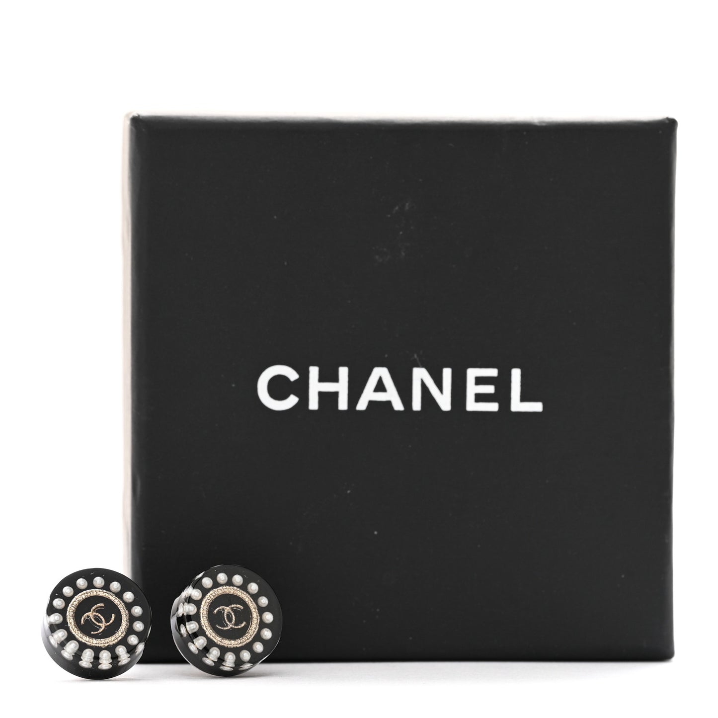 Resin Pearl CC Round Earrings Black Gold