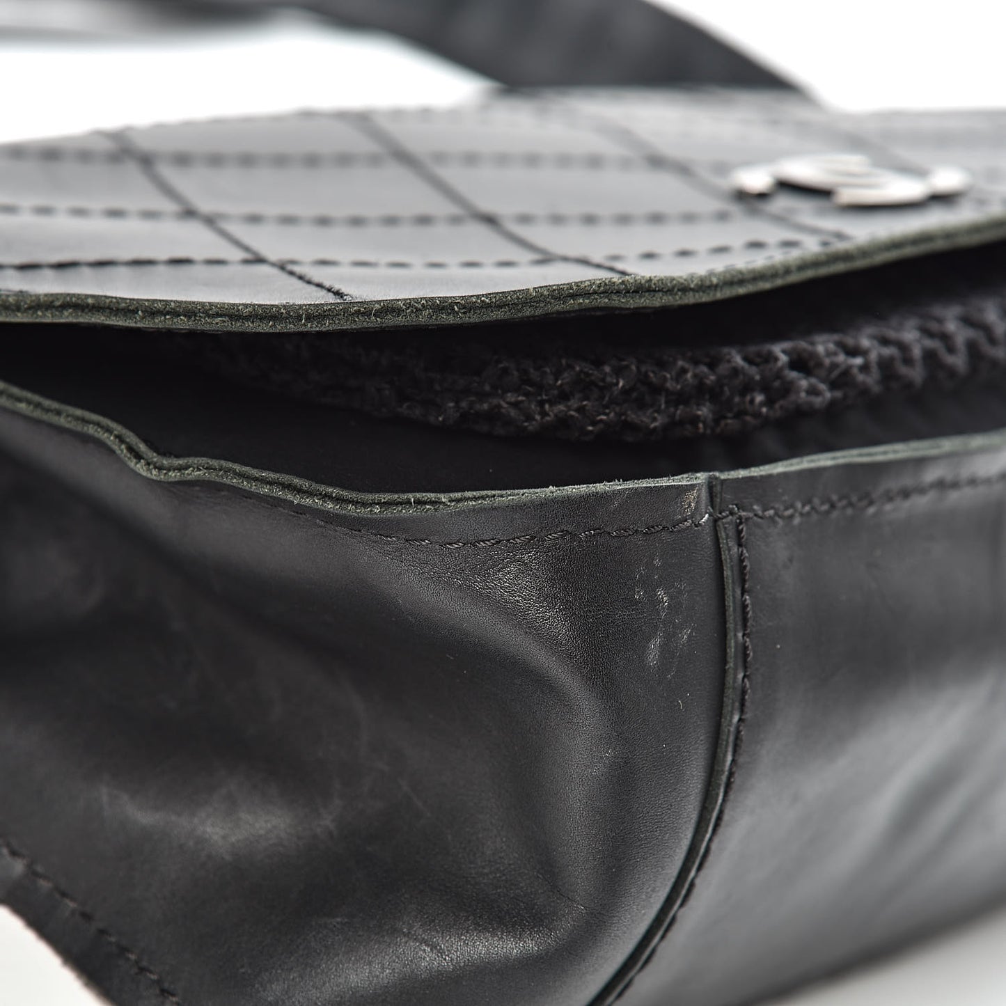 Calfskin Stitched Small Highlander Messenger Black