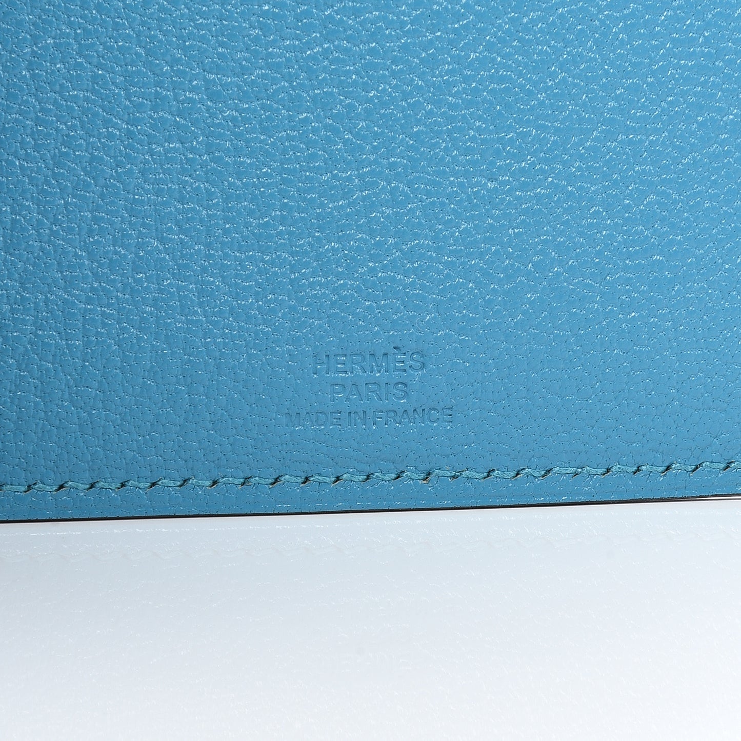 Chevre Mysore Tarmac PM Passport Holder Bleu Azteque