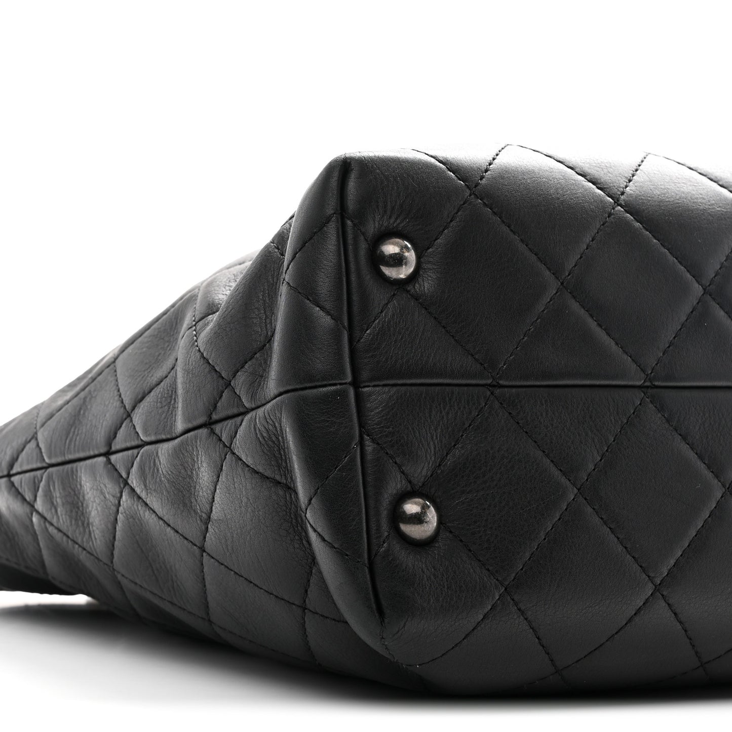 Calfskin Quilted Large Shopping In Chains Tote Black