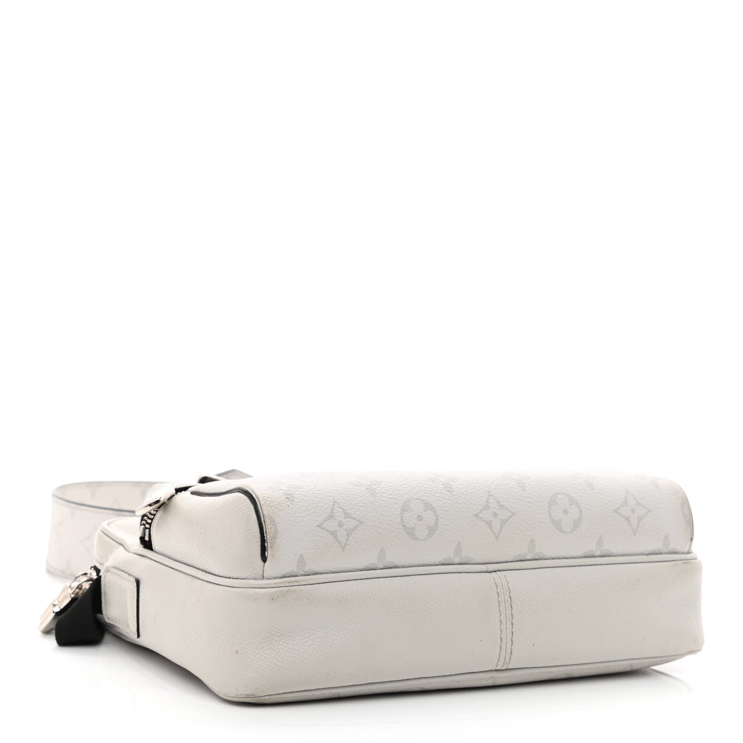 Louis Vuitton Taigarama Outdoor Messenger Antartica 4 of 11