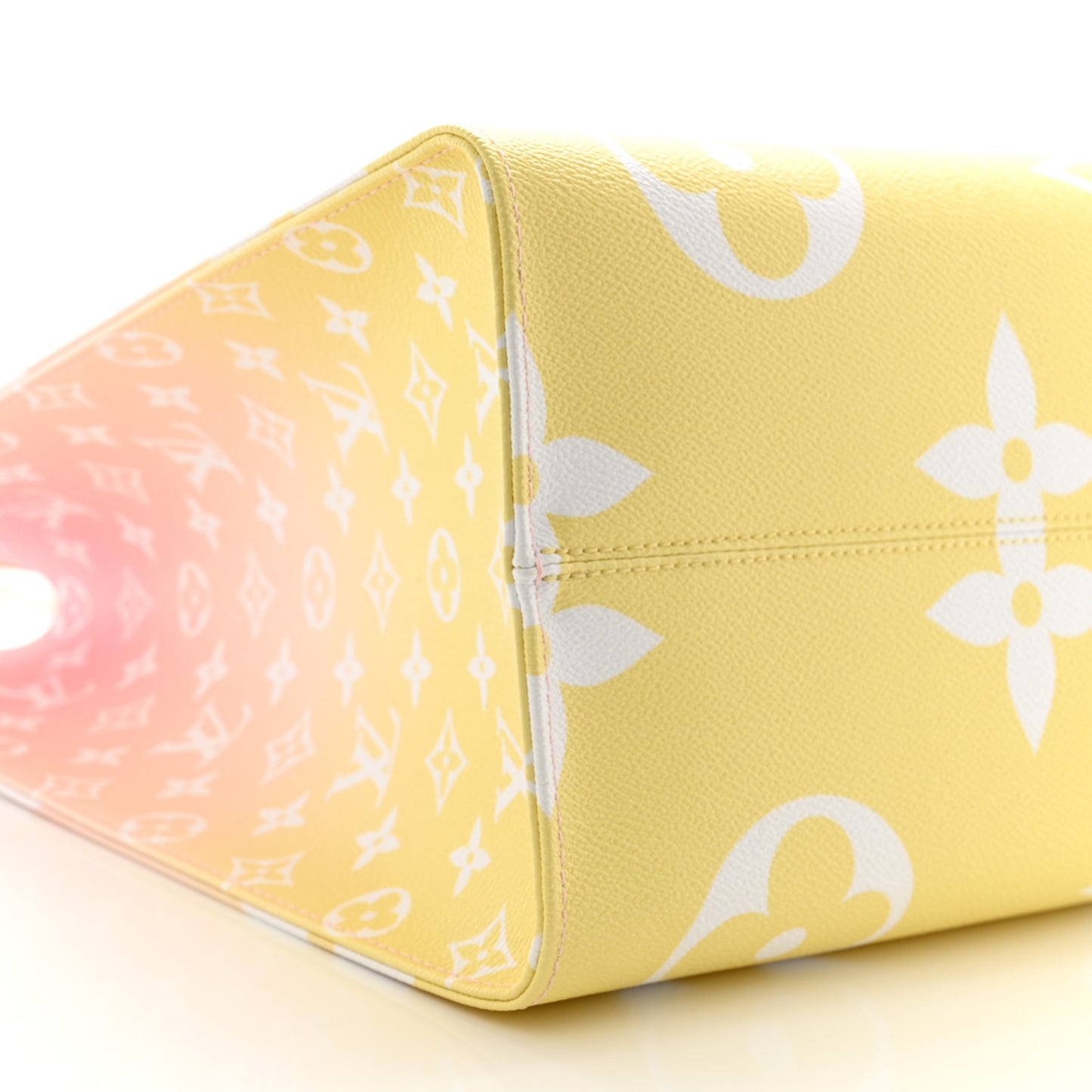 Monogram Giant By The Pool OnTheGo GM Light Pink