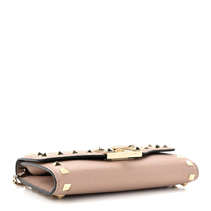 Valentino Garavani Pebbled Calfskin Rockstud Flip Lock Wallet On Chain Poudre 4 of 10