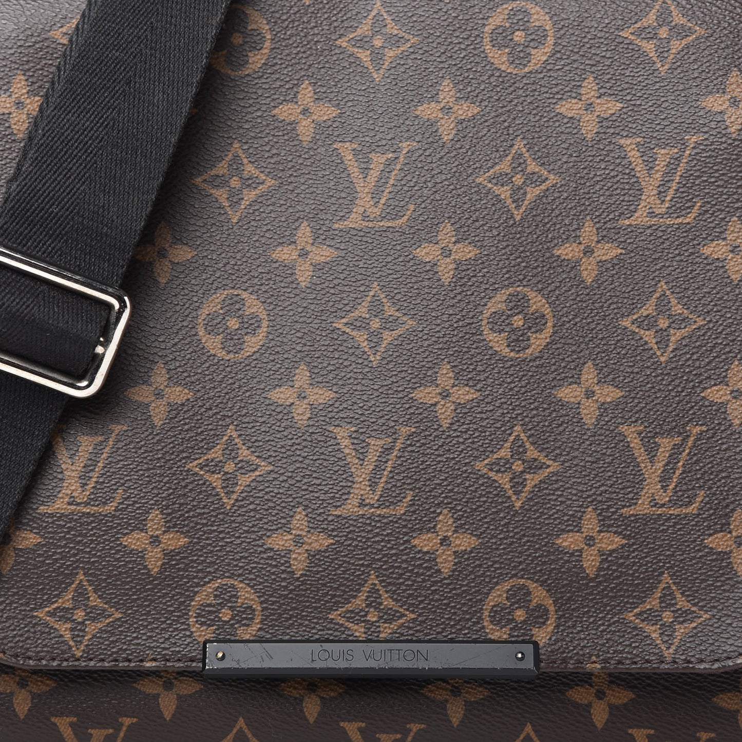 Monogram Macassar District PM