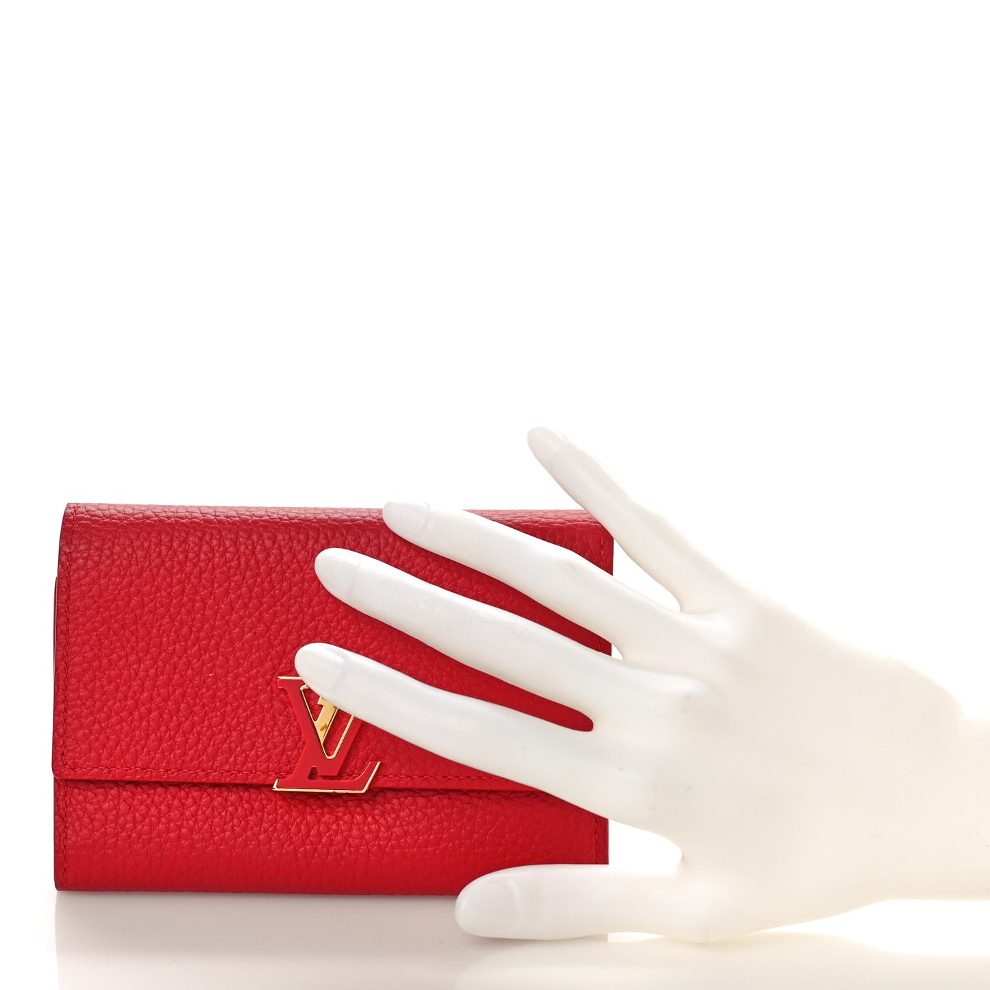 Taurillon Capucines Compact Wallet Rubis