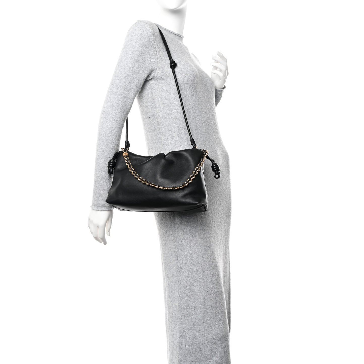Mellow Nappa Donut Chain Flamenco Knot Clutch Black