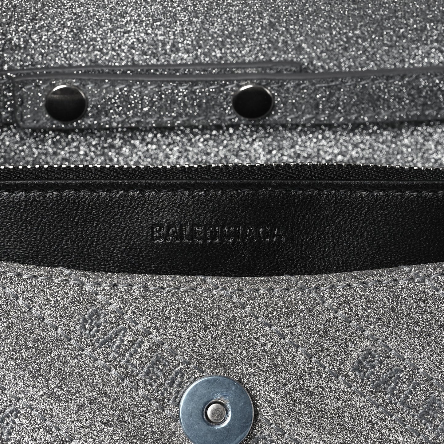 Glitter Logo Matelasse BB Wallet On Chain Silver
