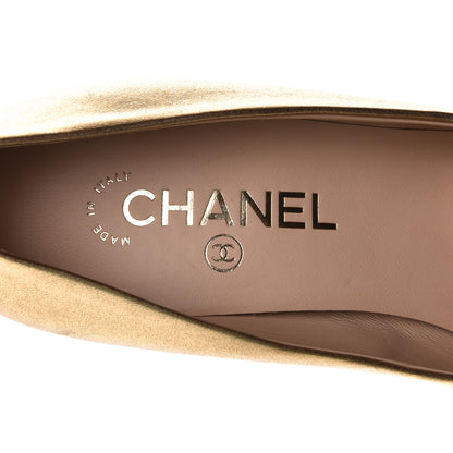 Chanel Laminated Lambskin Grosgrain Cap Toe CC Pumps 37.5 Gold Black 6 of 9