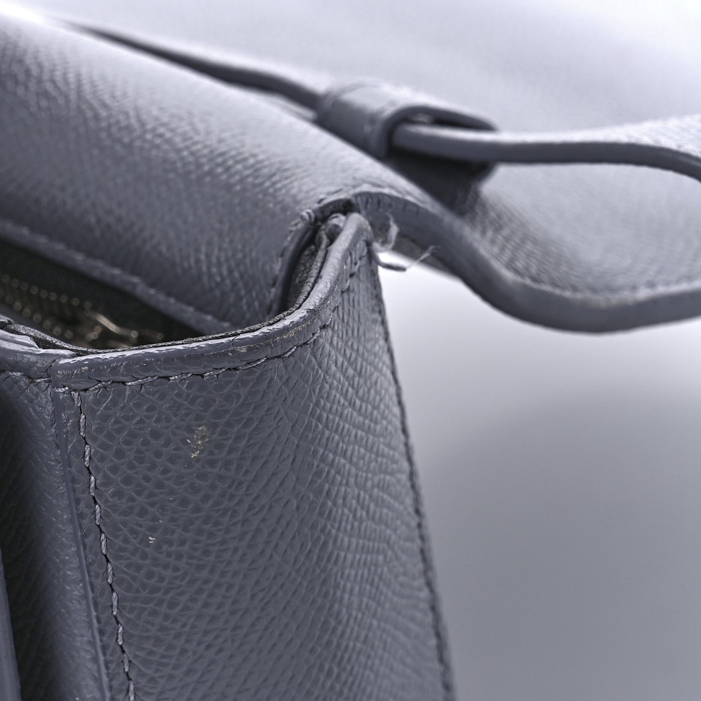 Grained Calfskin Logo S Ville Day Bag Gris Perle Fonce White