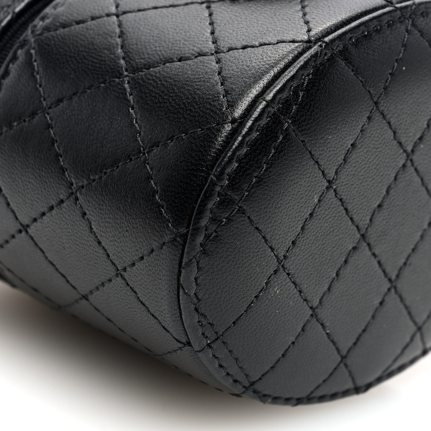 Lambskin Quilted Mini Round Vanity Case With Chain Black