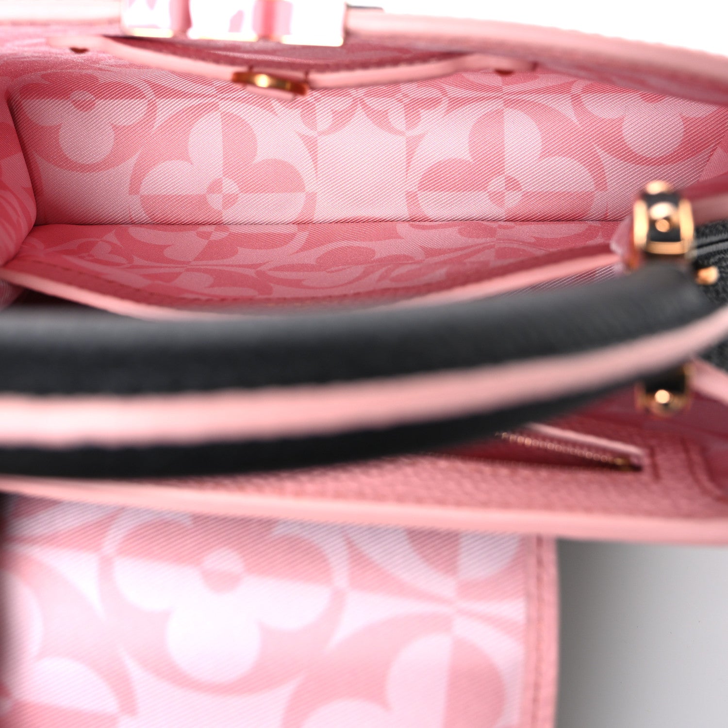 Louis Vuitton Taurillon Capucines BB Black Pink 5 of 9