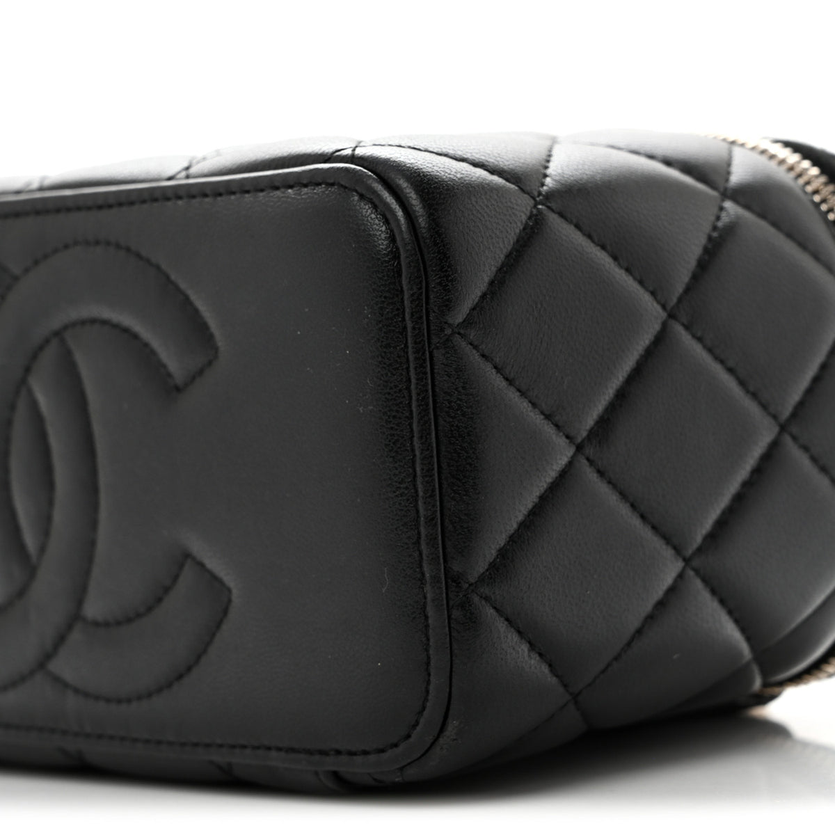 Lambskin Quilted Pearl Crush Small Vanity Case With Chain Black