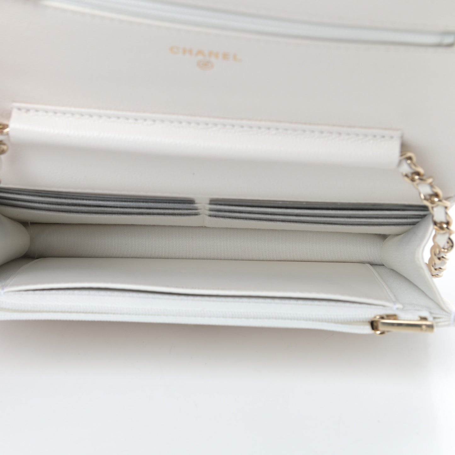 Caviar Quilted Wallet On Chain WOC White