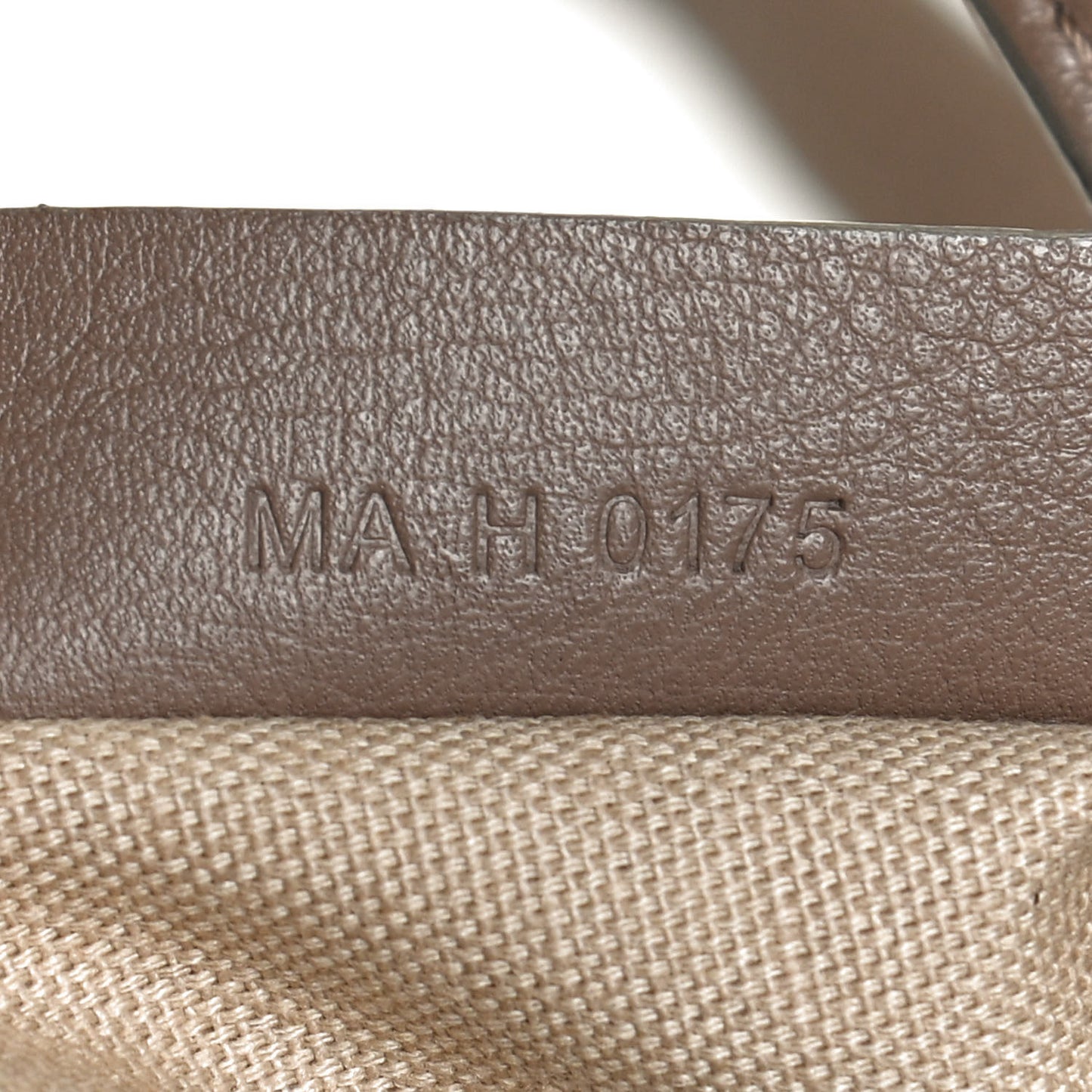 Waxed Calfskin Micro Nightingale Sand