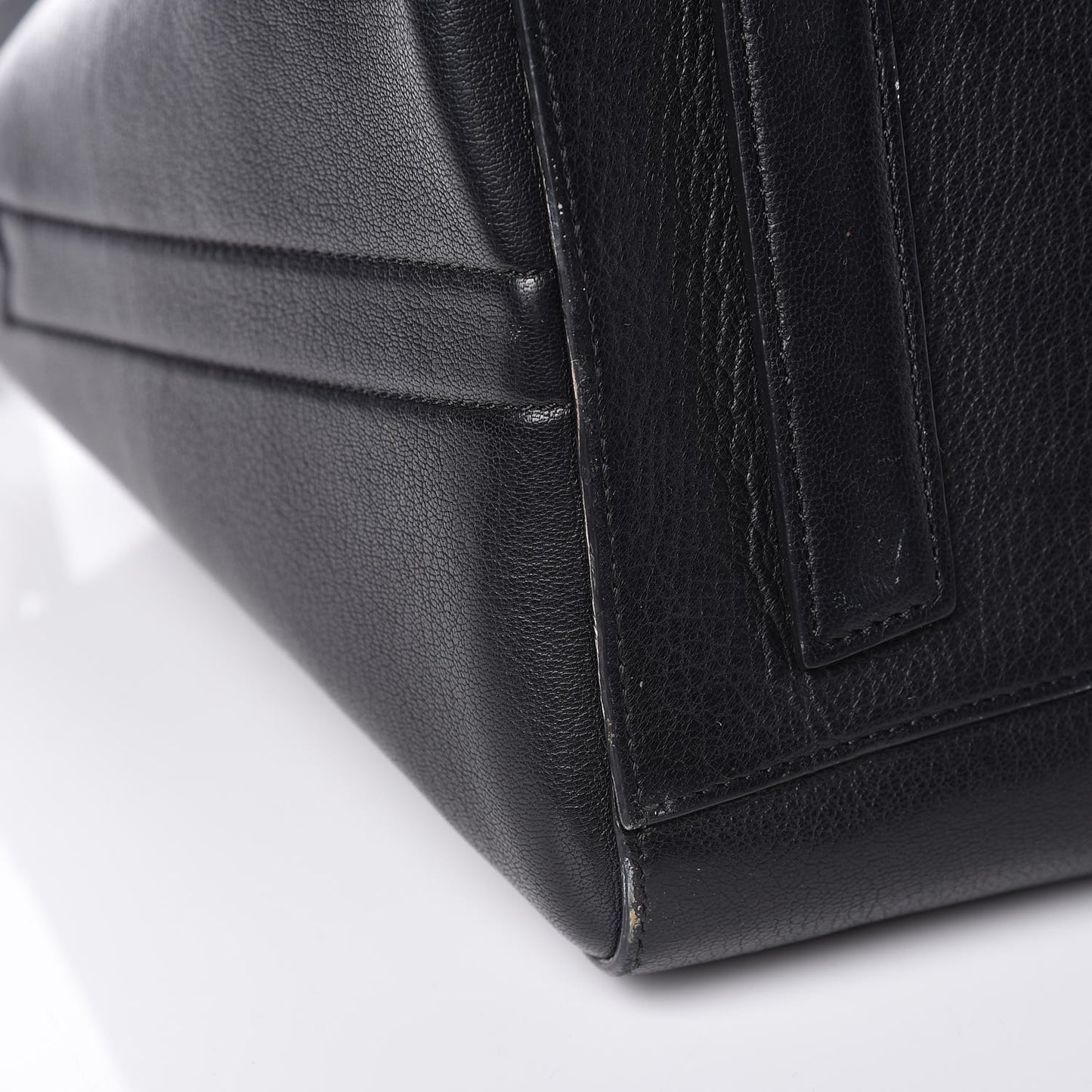 Sugar Goatskin Medium Antigona Black