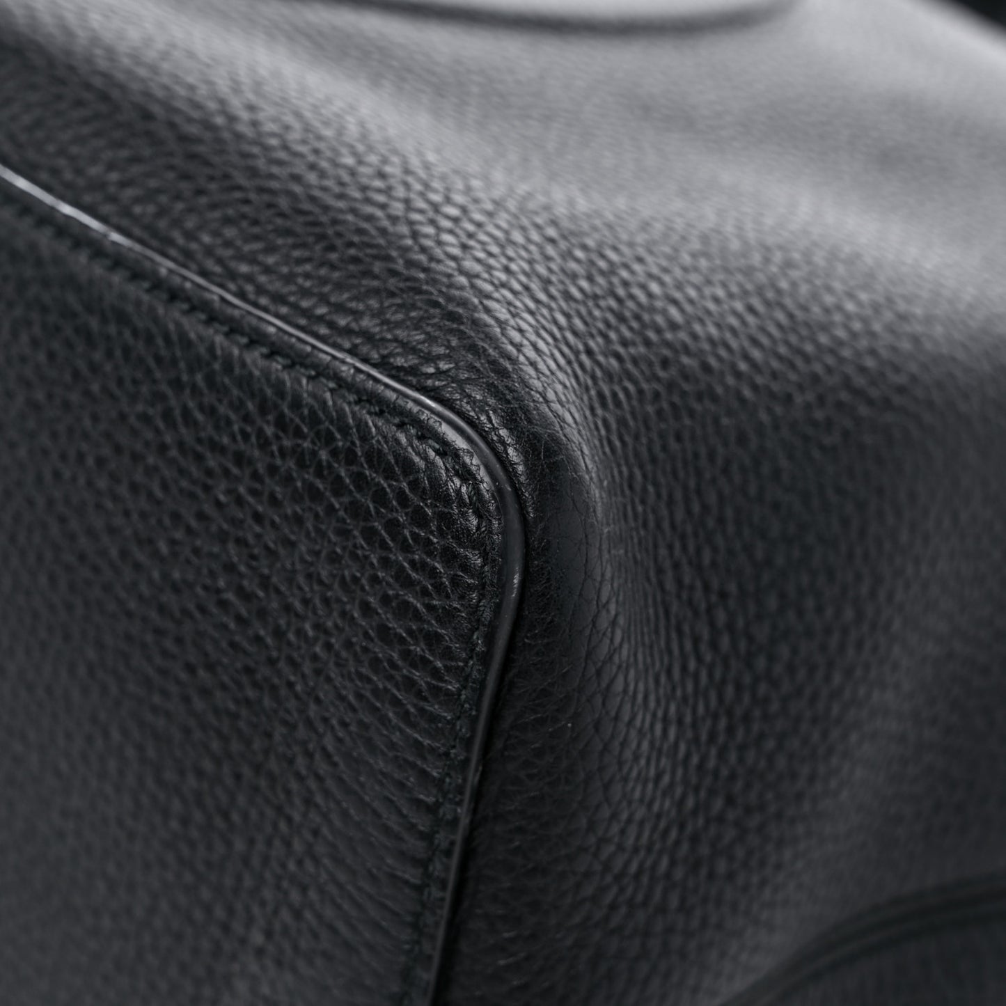 Pebbled Calfskin Large Soho Hobo Black