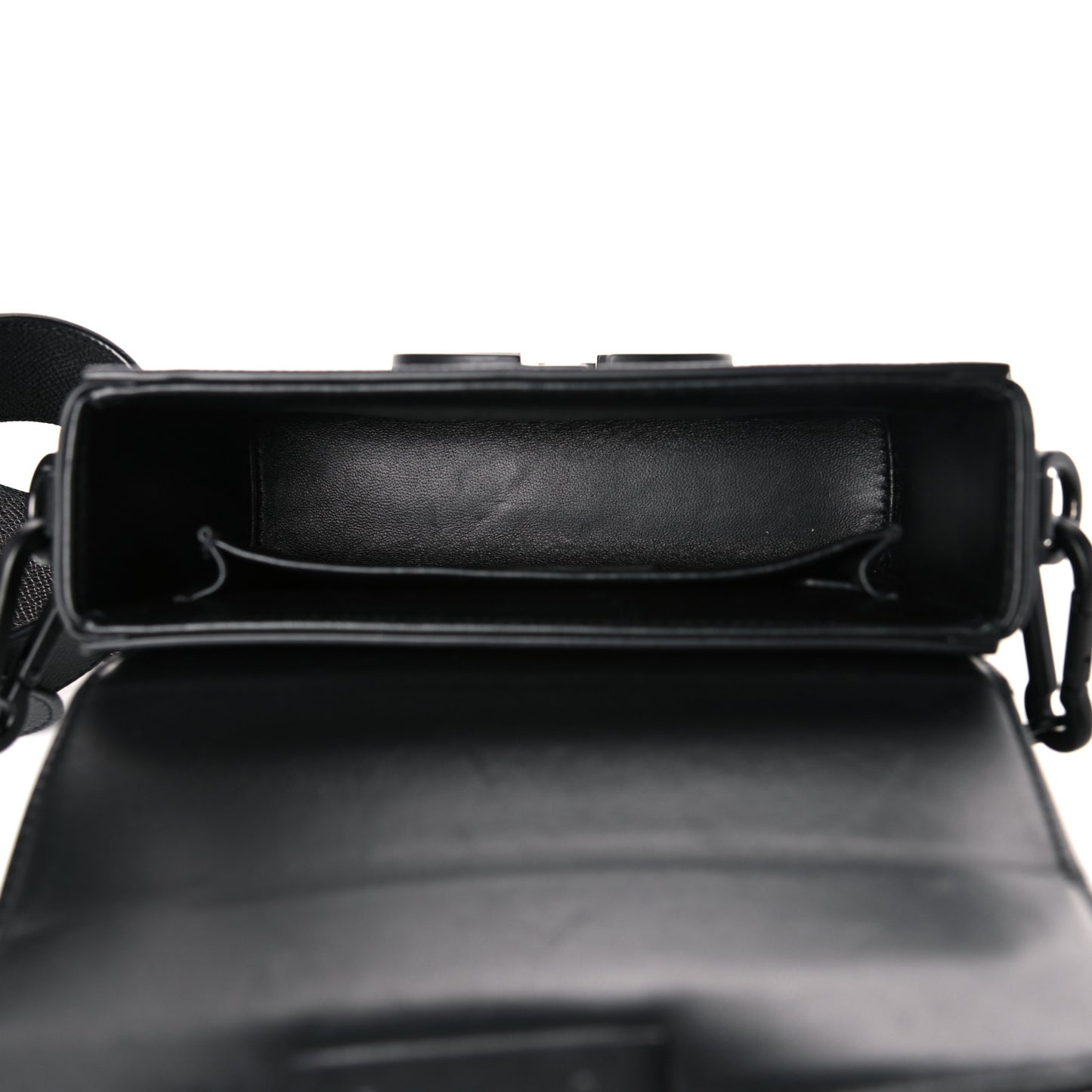 Ultra Matte Grained Calfskin 30 Montaigne Box Bag Black
