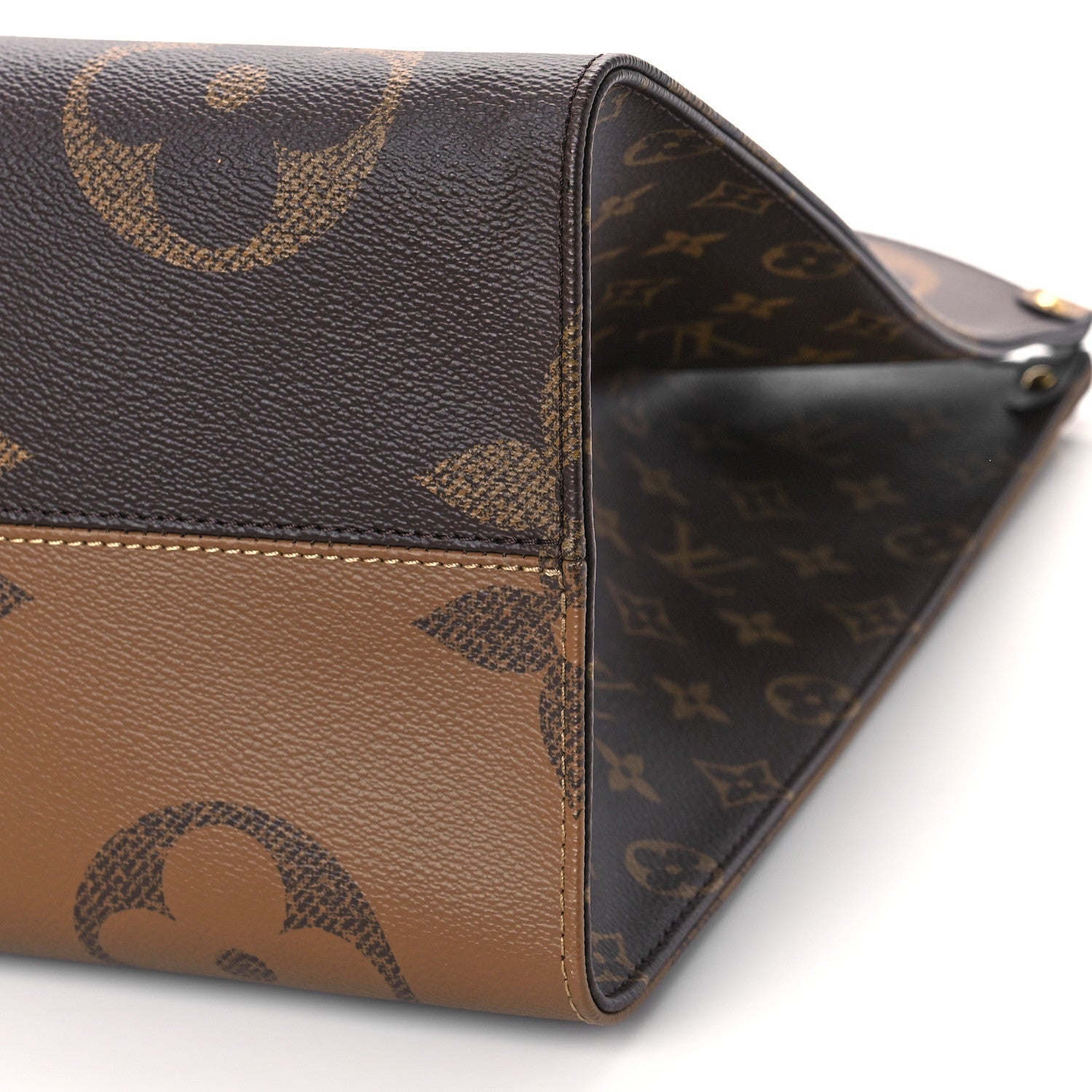 Louis Vuitton Reverse Monogram Giant Onthego GM 8 of 8
