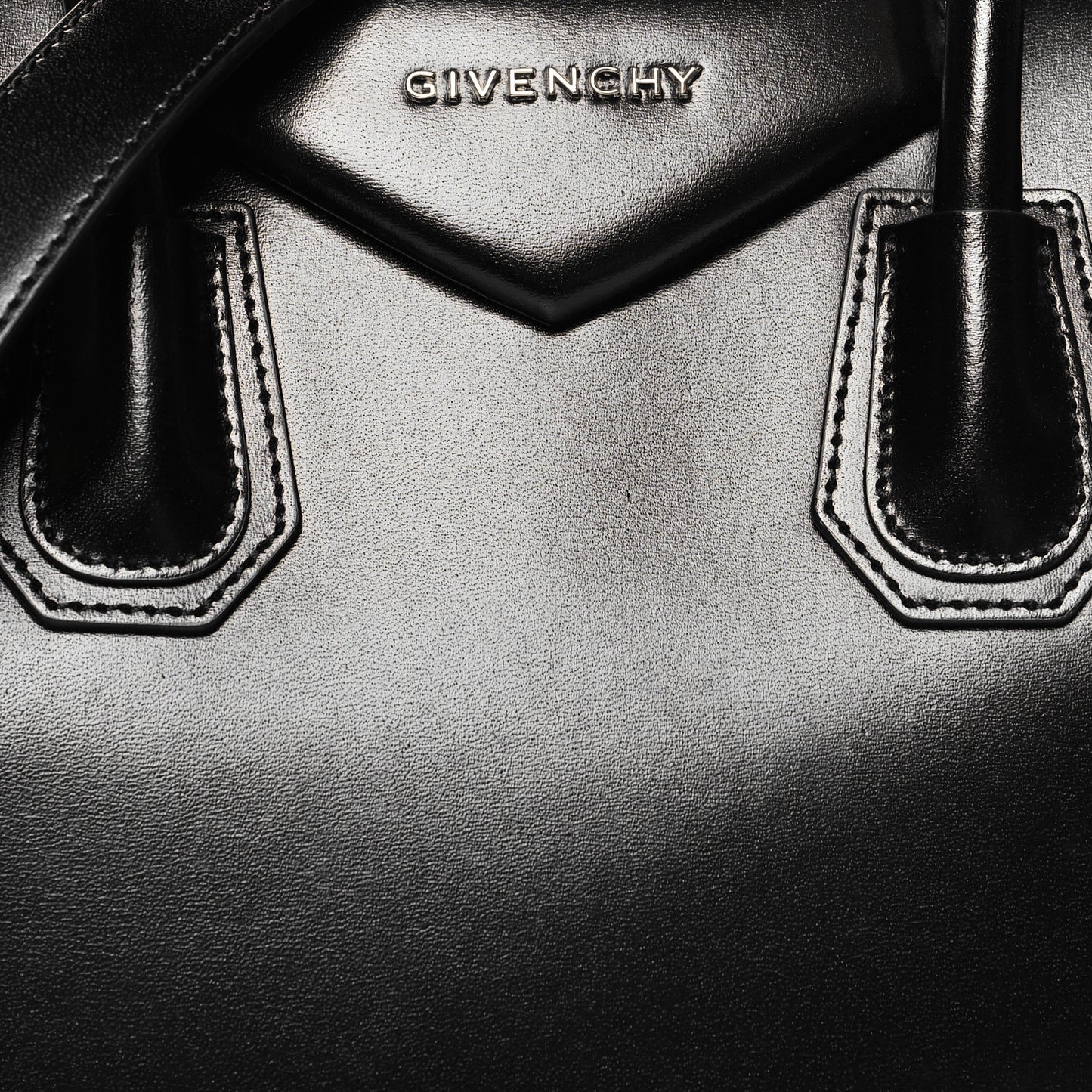 Shiny Lord Calfskin Small Antigona Black