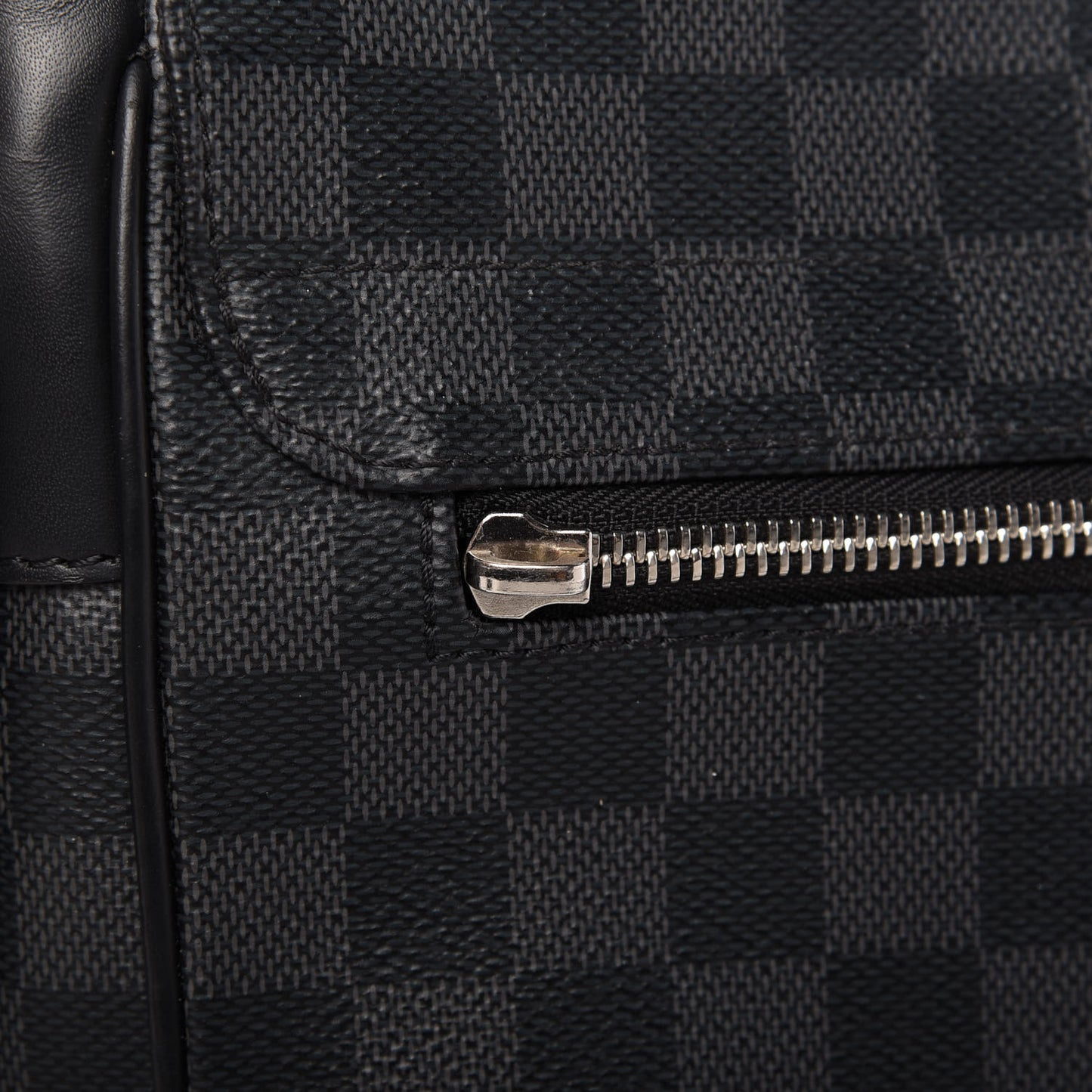 Damier Graphite District MM