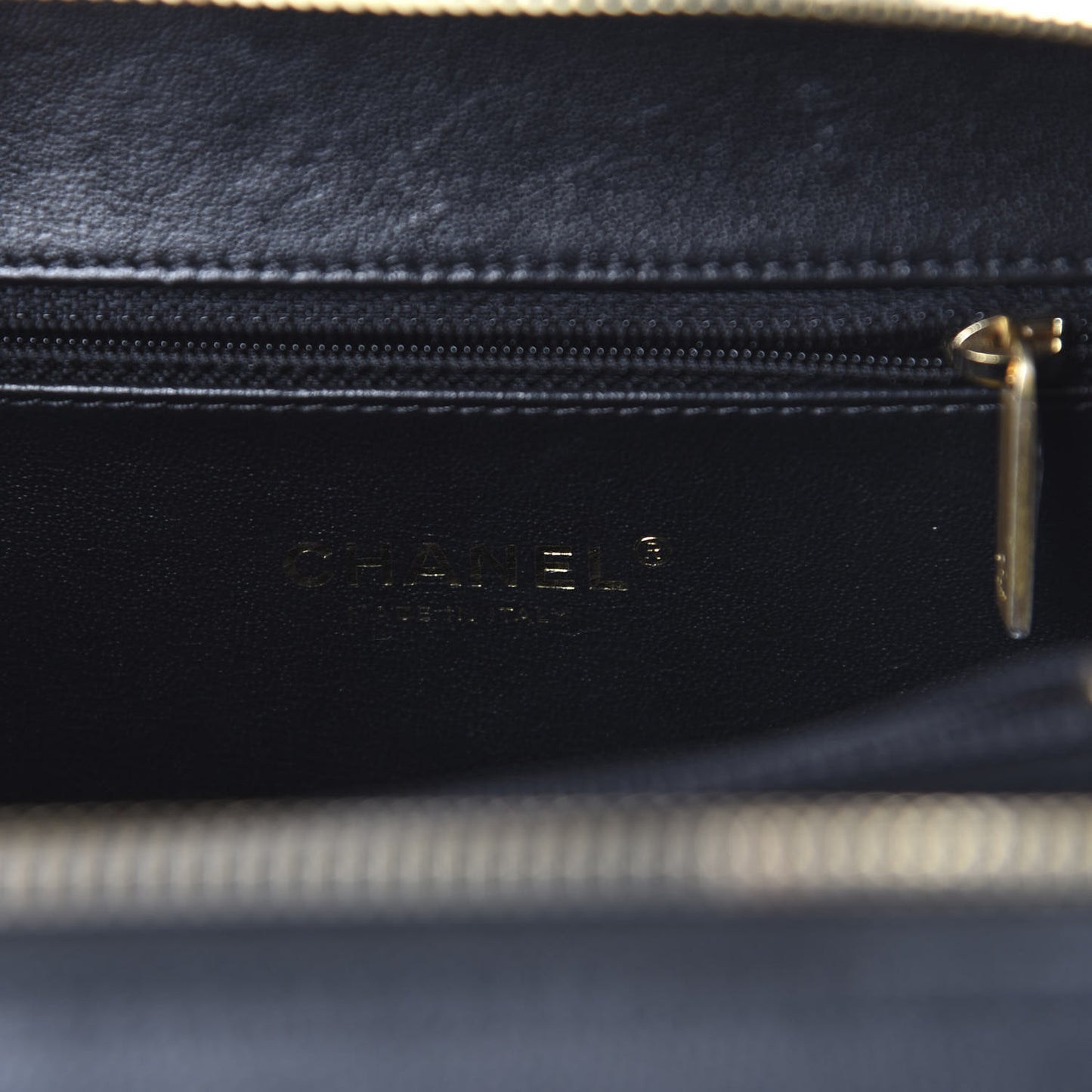 Caviar Quilted Medium CC Filigree Vanity Case Black