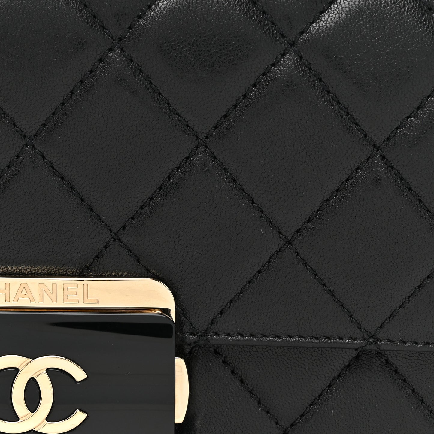 Sheepskin Quilted Beauty Lock Flap Black