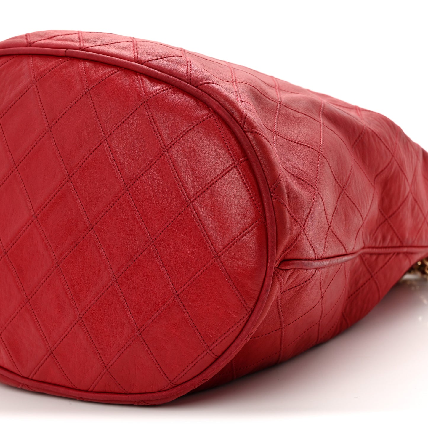 Lambskin Diamond Stitched CC Drawstring Shoulder Bag Red