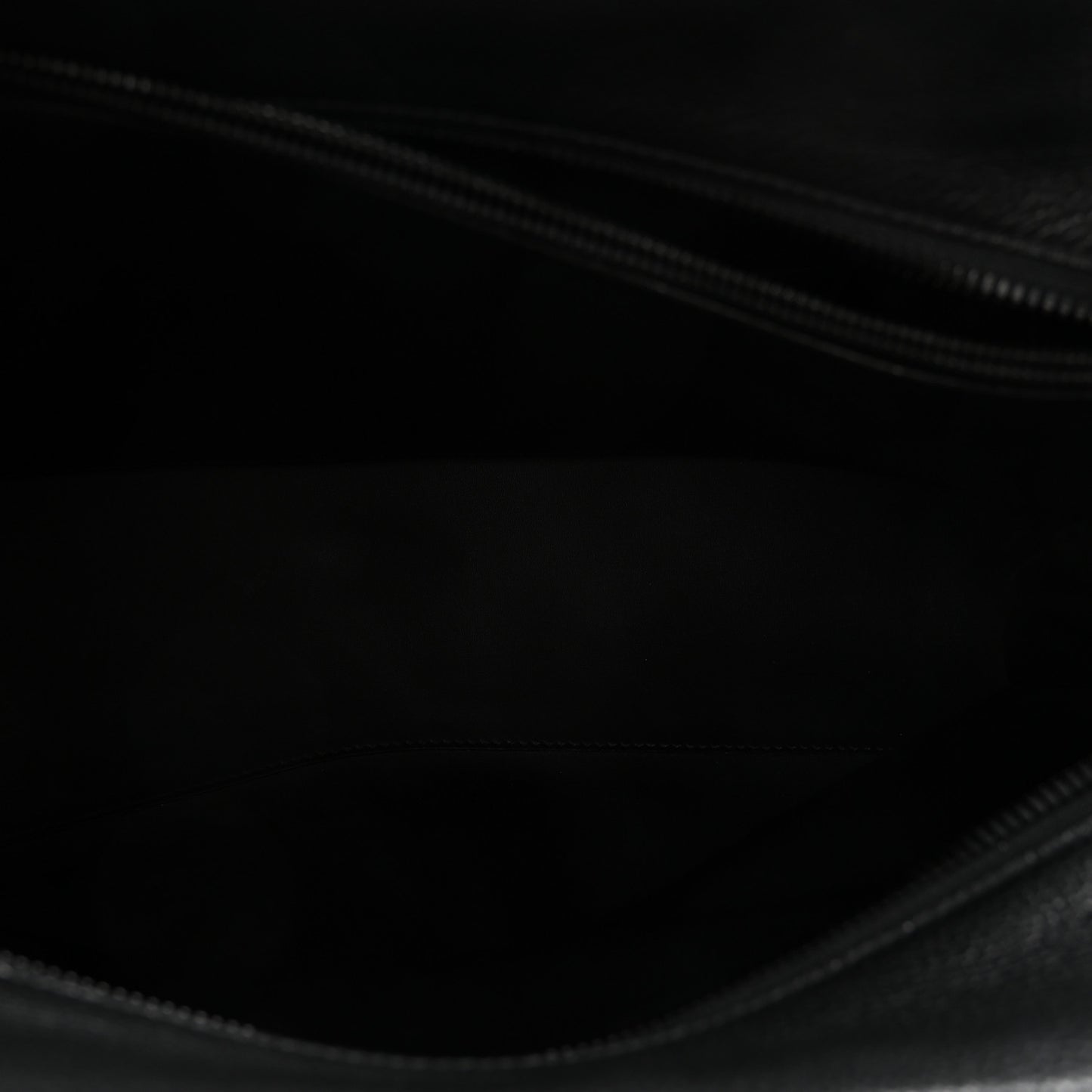 Grained Calfskin Neo Classic Black Hardware Medium City Black