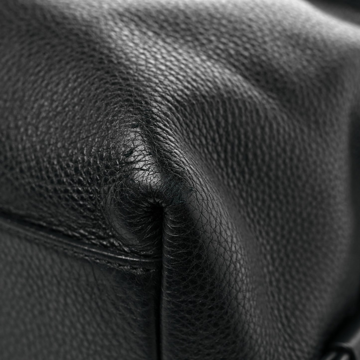Waxy Grained Calfskin Medium Nightingale Black