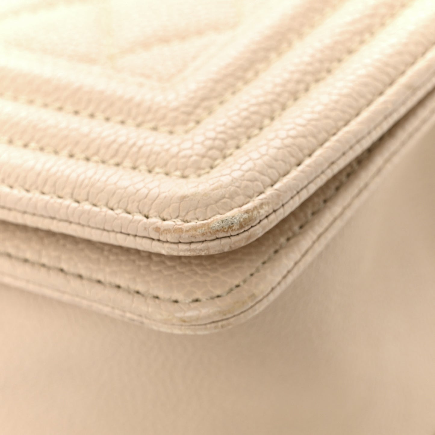 Caviar Quilted Medium Boy Flap Beige Clair