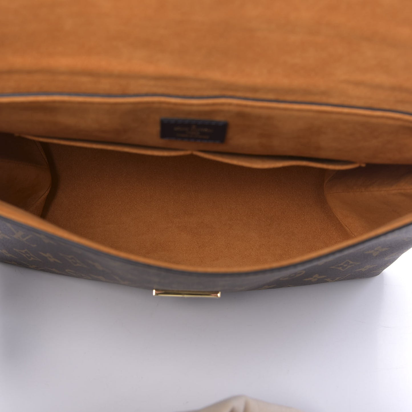 Monogram Beaubourg MM Safran Imperial